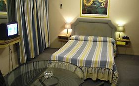 Hotel Embassy All Suites